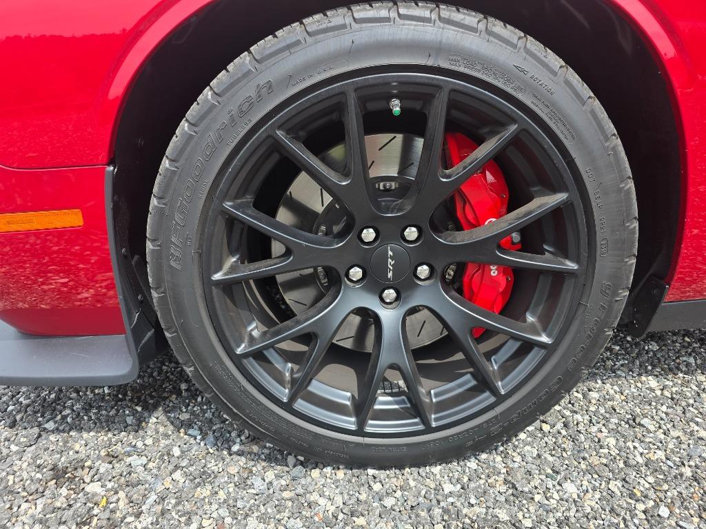 2016 Dodge Challenger SRT - Photo 16