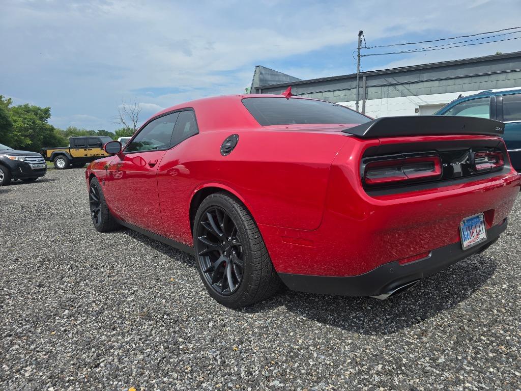 2016 Dodge Challenger SRT - Photo 6