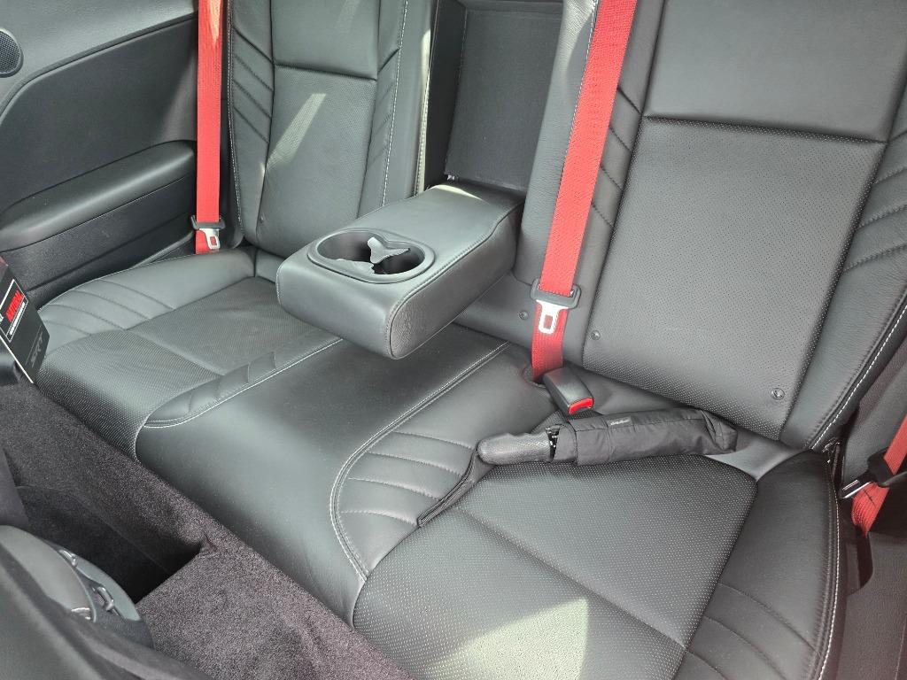 2016 Dodge Challenger SRT - Photo 11