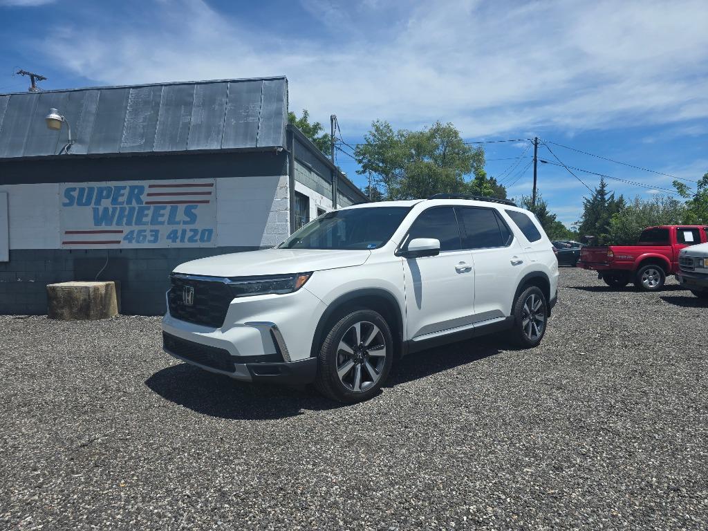 2025 Honda Pilot Touring AWD's photo
