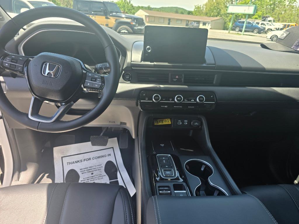 2025 Honda Pilot Touring - Photo 10